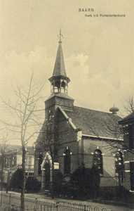 7611 Gezicht op de voorzijde van het kerkgebouw van de Nederlandse Protestantenbond (Kampstraat 8) te Baarn.